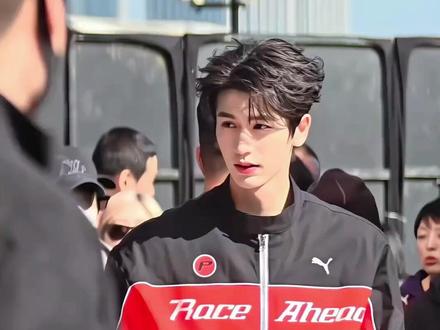 原来小说里的高中论坛是真的存在。。#张凌赫 #考古 #搞笑 #校园