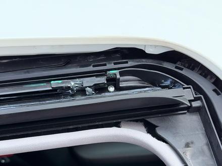 雨季快要来临大家注意天窗清洁疏通排水孔避免堵塞,造成天窗漏水就得不偿失了#汽车保养与维修 #CRV #汽车知识分享