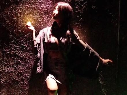 如临深渊,步步皆是险境;
如界生死,处处向死而生。
是生存还是死亡?
是自由还是湮灭?
是一步登天还是万劫不复?#第七人格沉浸式剧本杀