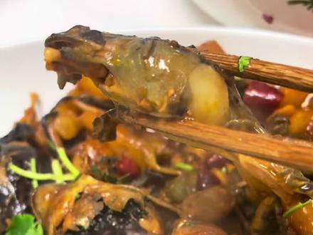 东北养殖林蛙的家常做法,特别简单好吃又有营养,一看就会一学就对。#林蛙炖土豆 #东北菜 #自己动手丰衣足食的家常菜 #哪里都没有家里的饭菜香