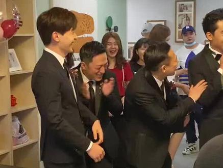 仔细听邓伦喊“媳妇儿”现场教新郎~#专业伴郎 #邓伦伴郎专业户 #邓伦又当伴郎了 #伴郎邓伦 #难平钟钟