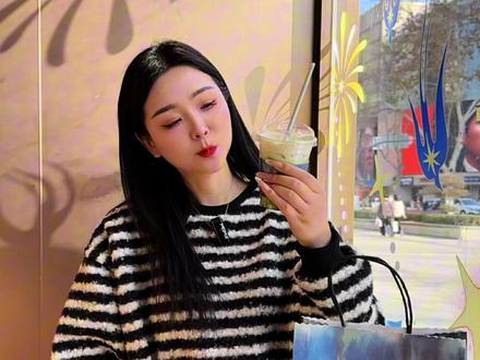 我先拥有啦!!霸王茶姬抹茶新品好好喝!还能得限定塔香!冲啊姐妹们#霸王茶姬抹茶系列 #霸王茶姬月抹静山 #霸王茶姬一抹山月 #霸王茶姬新品 #山东霸王茶姬