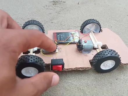 打造一辆迷你小车,没想还是四驱,跑的很快#手工diy #创意发明