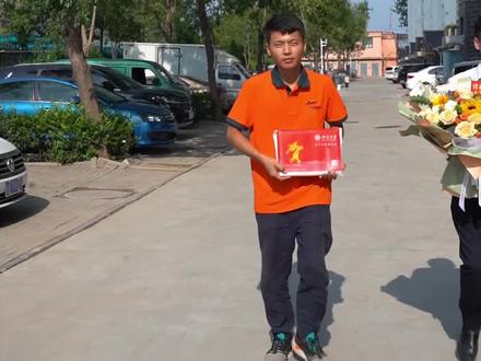 乐陵首封北大录取通知书送达!恭喜乐陵一中张禹森同学!恭喜乐陵一中重点大学录取人数九年九递增!#北大录取通知书 #高考喜报 #乐陵一中