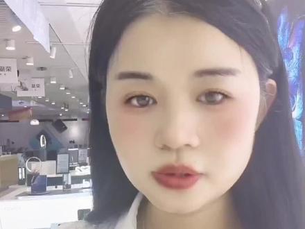 你知道你的手机可以同时显示不同国家的时间吗?快来看一下吧#手机技巧 #vivo #教程 #实用小技巧 #隐藏功能 #手机隐藏功能