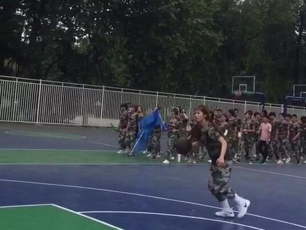 我:不,我要把这颗球打了再集合🤪 教官: ……