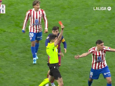 离谱到家!巴萨马丁红牌改黄,前裁判怒喷VAR瞎操作! #巴塞罗那 #马德里竞技 #var真的毁了足球吗 #足球 #DOU来足球季