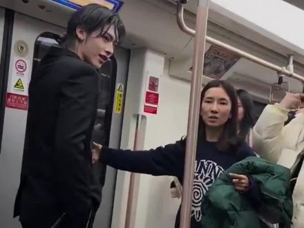 #沈泉锐 #ricky #zerobaseone ri猫你穿成这样就来上海了?不冷吗?