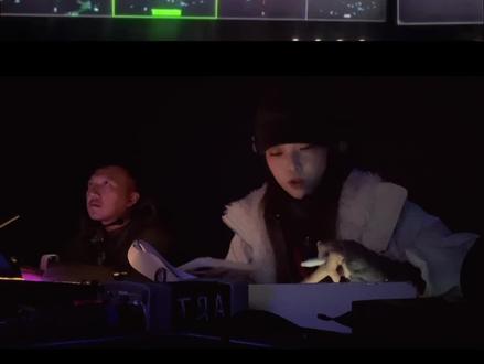 导播视角👀石凯星空派对生日会
呼声很高的《干杯》!🍻
这首歌好适合做结尾选曲啊
大家的爱都有拍到 大合唱也好棒!!
离场的画面就不给你们啦 希望能有机会再见噢
要天天开心哦
提前祝大家新年快乐🩵
#石凯 #石凯巡演 #石凯星空派对演唱会 #石凯生日演唱会 #导播