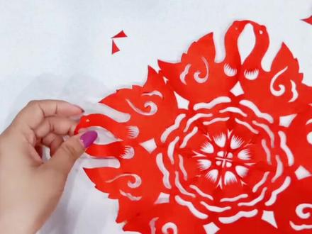 剪戏水天鹅团花 四折剪纸 #剪纸艺术