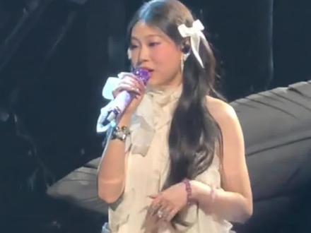 #沈佳润跨年表演跑调抢拍 ,发文向搭档#毛不易 道歉。#小沈阳 现身“东北式护女”:“你小叔儿我都还没合作上呢,你偷着乐吧”。#沈佳润