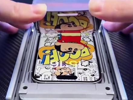 让你见识一下#荣耀WINRT 装上瀑布屏,防爆防摔,不沾指纹!搭配#无尘贴膜舱 一盖一拉轻松贴好膜!#荣耀WIN #钢化膜 #数码科技