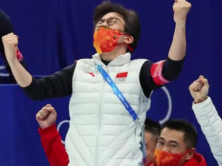 #冬奥会 #短道速滑 #金善台教练在三个国家的状态差别好大,只能说中国水土就是养人哈哈哈#金善台教练在三国执教的不同状态