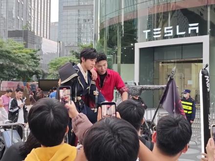 粉丝去狙击神的游玩vlog
#coke #vlog #永劫无间 #李帅 #抽象pk名场面 @coke老师