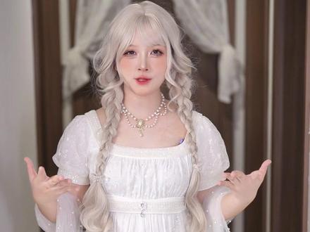 帝政裙你再一次把我美一大跳 钉珠、流光、贴钻的配合…
谁懂这种blingbling的感觉!!
很得我的心
-
身限165/130,胸腰89-75,尺码XL(合适)参考
-
#lo裙安利 #赫芙洋装 #帝政裙 #纯白 #lo裙分享