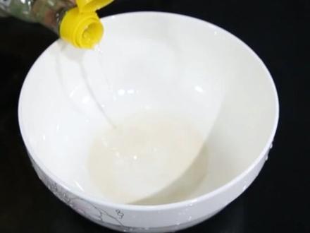 新鞋磨脚怎么办?教你三招#鞋子磨脚怎么办 @抖音小助手