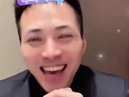 索图在小眼妹直播间刷嘉年华,小眼妹榜一大哥居然是他,索图心里藏着的那个人是她@索图 @小眼妹 #索图大舞台 #上热搜 #索图 #小眼妹 #复合