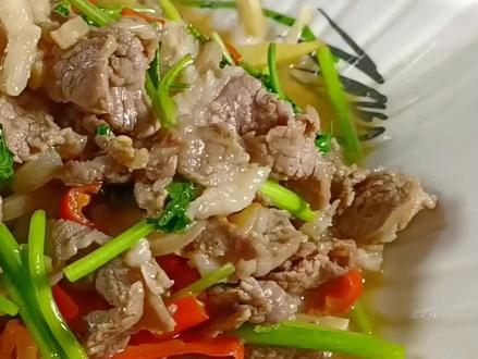 炒肉丝怎么炒才鲜嫩呢 dd01497d8cef8d0f78784aa864807c24~tplv-dy-resize-origshort-autoq-75:330.jpeg?x-expires=2016777600&x-signature=hN%2BzRzULjwDkAogsAUvFdDS%2FijI%3D&from=3213915784&s=PackSourceEnum_AWEME_DETAIL&se=false&sc=cover&biz_tag=pcweb_cover&l=2023120116594012DFAC2419220E0261A5