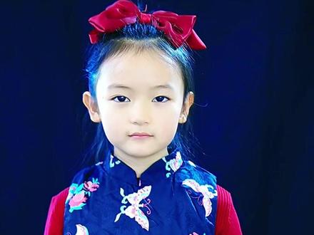 每天学一首古诗,留给女儿最好的童年,朗读《静夜思》#我爱祖国#儿童古诗#少儿朗诵#中华古诗词