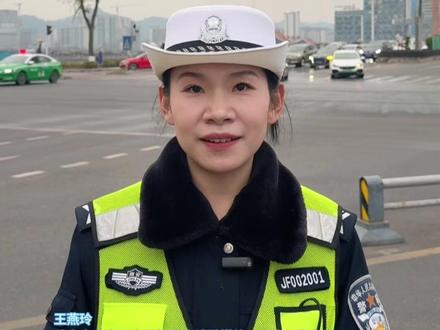 周日雨城半马,这些路段临时交通管制。 交警沉浸式探路,绕行路线带你搞定!
#出行提示 #雅安 #半马