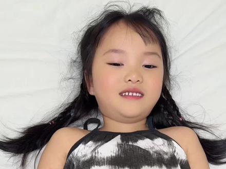 半年来,我一直坚持给孩子揉腹。她的各种状况也在一点点变好。养孩子就是养月 卑Wei.简单的方法重复做。#小儿推拿手法 #宝宝脾胃调理 #揉腹好处多#积食口臭便秘 #宝妈分享