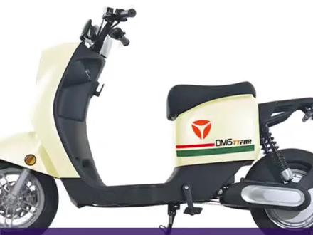 雅迪新国标电动自行车,雅迪冠能DM6,百公里续航,轻便好骑#小明说车 #天生能跑双倍质保 #雅迪群星计划