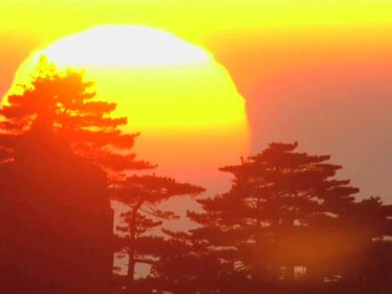 #创作灵感 #上热门 #诗词 #宋朝 宋太祖赵匡胤,是历史上伟大的正治家,结束五代十国之乱局,这首《咏初日》大气磅礴,极具帝王气象@抖音小助手