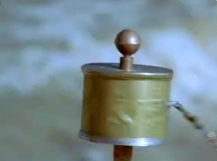 谭明《今生我在修佛缘》意思是积德行善,前世究竟自己是谁,而今生又在等谁,一切冥冥之中貌似已经安排好,而我们也在顺从天意,踏上朝圣的路,拥有一颗纯洁的心,不为红尘世事所纷扰,影响自己的心境,而这也是人性的回归。这首歌曲朴实无华,也让所有的听者感受到了谭明心中那虔诚的信仰,朗朗上口的歌词,优美的旋律萦绕在大家耳畔,唱出了心中那种对于信仰的忠诚。心中有一片净土,种下善良与感恩,自会修成果。用心去感受佛恩,以佛来洗礼心灵。得失随缘,来去随缘,心能随缘,故得自在。佛带给人心的宁静,佛让我们的心安详。使我们对功与利都看得淡些,在社会上处处做好事正直,有善心,对人真诚,对佛有敬仰之心,他一定就是与佛有缘之人。#音乐分享 #抖音热歌 #佛渡有缘人 #抖音热歌 #治愈系音乐