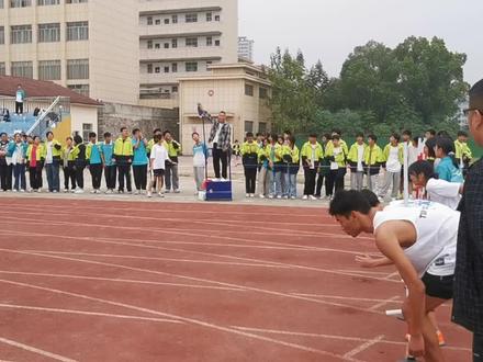 当代高中生的火热青春!南漳一中运动会特色项目25×100迎面接力!原声视频展示!高三年级第一组的比赛!#学校校运会 #班主任 #校园生活 #学生时代 #记录校园生活