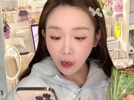 那段彼此陪伴的时光都是真的...#友谊#口红试色#秋冬口红#唇釉