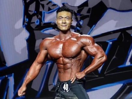金俊浩职业赛🇨🇳龙容城官方高清视频#金俊浩职业赛 #龙容城 #健体#健美 #agp职业赛