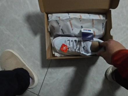 160能买到什么样的羽毛球鞋? 9200chp到底怎么样#羽毛球鞋 #胜利羽毛球鞋 #性价比 @DOU+上热门 @抖音小助手 @抖音创作小助手