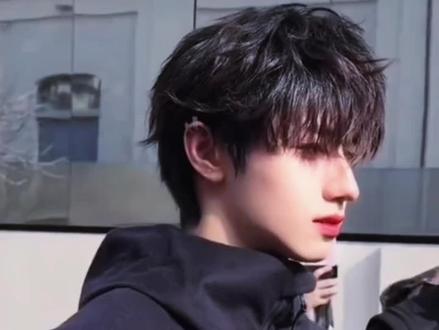 Prada 你真是选对人了,朱志鑫这张脸实在太神圣了!#朱志鑫 #朱志鑫prada #朱志鑫米兰时装周