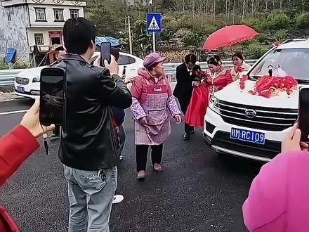 婚礼现场两人还因为酒席东西没备充足吵了几句#新林集团 #新林一家人