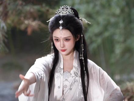 “姑娘,你大可以直接开枪” 但凡网瘾小一点都看不懂这个视频.#废话文学 #酱板鸭 #卢昱晓 #抽象 #原创古风计划