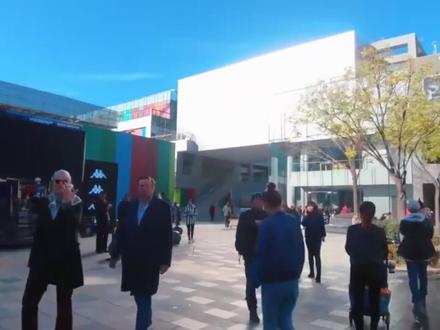 我国自主研制的超级高铁
高温超导磁悬浮列车成功下线
#超级高铁