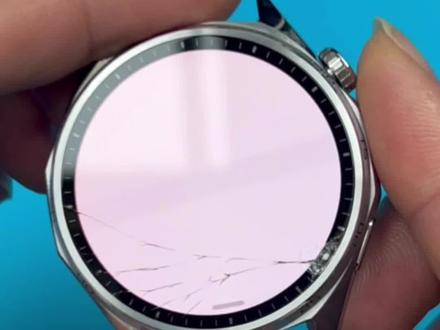 #华为手表维修 新款手表华为GT6屏幕碎裂 不需要花大几百换屏幕总成 更换外屏修复#华为GT6 #爆屏修复 #手表维修 #攻匠