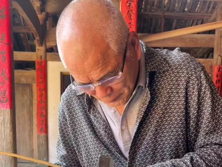 竹编劈蔑平切竖分的拿刀姿势手法
#让老祖宗留下的东西继续发挥作用
#竹子手工制作工艺
#竹编工艺