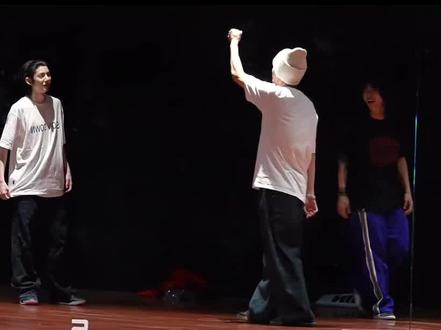 赵雨凡Dance_1|实力➕ 极强的创造力
猜你想看,这位仅凭一段编舞带动专辑引起热潮,1400M浏览量的韩娱新生代六边形战士,是怎么做到每一个编舞都能成为亮点出圈?#赵雨凡 #freestyle #赵雨凡编舞 #赵雨凡六舞一