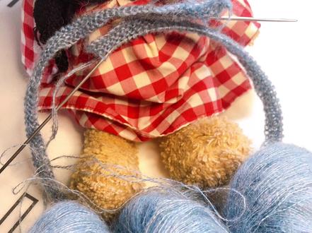 #我的手工日常 #毛线编织 #编织教程 #围巾 第一次尝试倒织马海毛三角巾