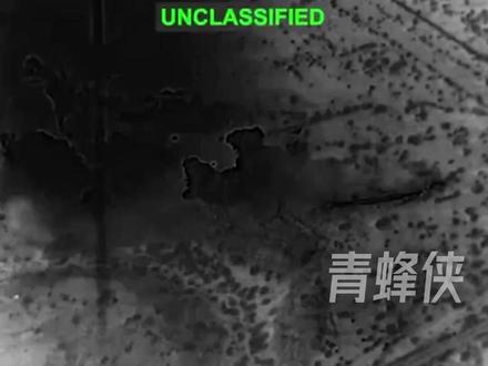 特朗普公布美军轰炸伊朗哈尔克岛行动画面:机场和跑道遭袭后不断爆炸,冒出滚滚黑烟 #特朗普 #美军轰炸哈尔克岛