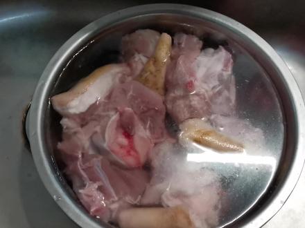 新买的电压力锅终于用上了,炖一锅大骨头,试试这个锅还是不错的 #高压锅 #骨头汤