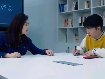 曾毅:你别看我就几个词噢~
#凤凰传奇演唱会 #凤凰传奇杭州演唱会 #玲花 #曾毅 #绿旋风