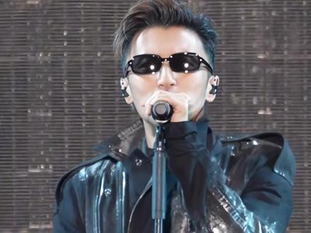 从‘谁管你’到‘你们会唱吗’——谢霆锋用27年,把脾气磨成了宠溺,把刺收进了笑容里。
#谢霆锋进化演唱会 #EvolutionNicLive #谢霆锋北京演唱会 #不要说谎