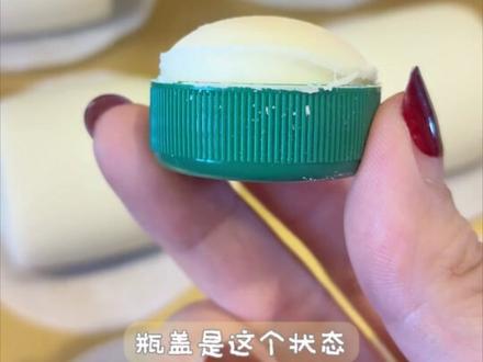 不费力不累手保姆级水光肌馒头|新手适用 🎆手揉太累?厨师机太贵?想轻松快速get水光肌馒头,不如看看这台小熊压面机,我已经爱上了!小巧一台,可拆卸好清洁!姐妹们快来试试!
⭐馒头配方
中筋粉300g 水150g 酵母3g
#水光肌馒头 #小熊压面机 #小熊面食机 #厨师机 #没事霍霍面