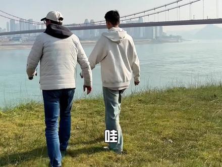 带大家看看青绿色的长江水,下午的直播已经开始了,快来看看吧#东方甄选看世界宜昌行