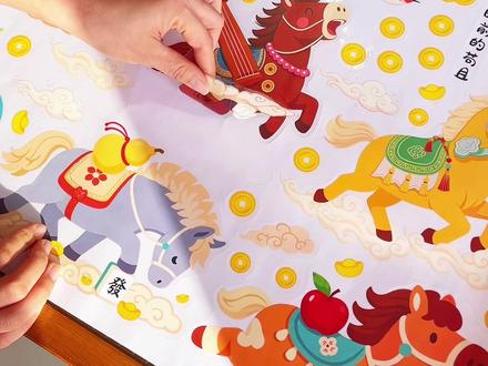 八骏马常常代表着成功进取等等美好的寓意 这幅Q版八骏图窗花,过年贴在家里又有年味,寓意又好,真是太适合马年了!#小马窗花 #马年窗花剪纸 #过年贴窗花 #窗花儿