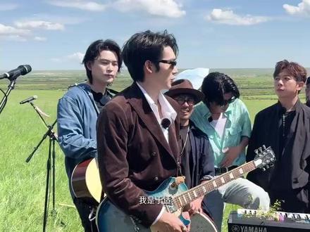 听谁在唱歌 即兴而歌,自由成章 #听谁在唱歌 即兴而歌,自由成章。心随草浪起伏,无需设限让声线随风远扬
歌曲:《飞鸟之歌》
词曲:#于适
#于适yosh
敬请期待