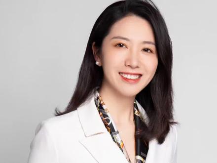 没有鲜花拥抱,没有家人接送,只有走出考场独自一人在学校门口转悠的孤单身影,背后的原因令人心酸#考生午休没去吃饭男子暖心相助 #高考加油 #新闻姐 @抖音小助手