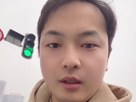 雷总发布会搞地上滑冰使劲刮都没事,但是还是要贴膜带壳#小米17pro #小米17pro手机壳 #小米17镜头膜